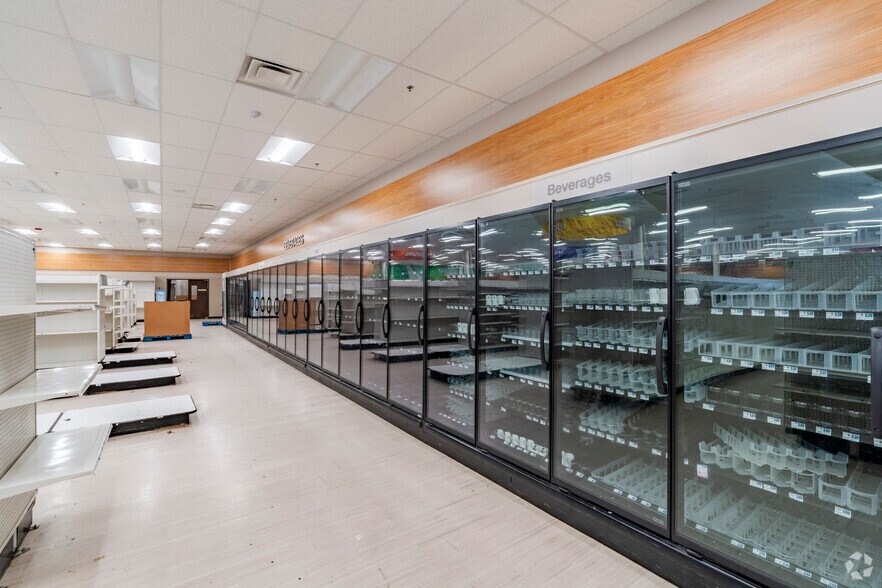More Photos Of 1615 Main St, Susanville Drugstore For Lease