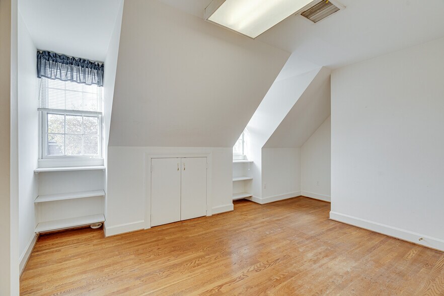 More Photos Of 217-219 N Washington St, Alexandria Office For Sale