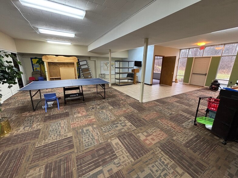 More Photos Of 961 E Maple St, Holly Religious Facility For Sale