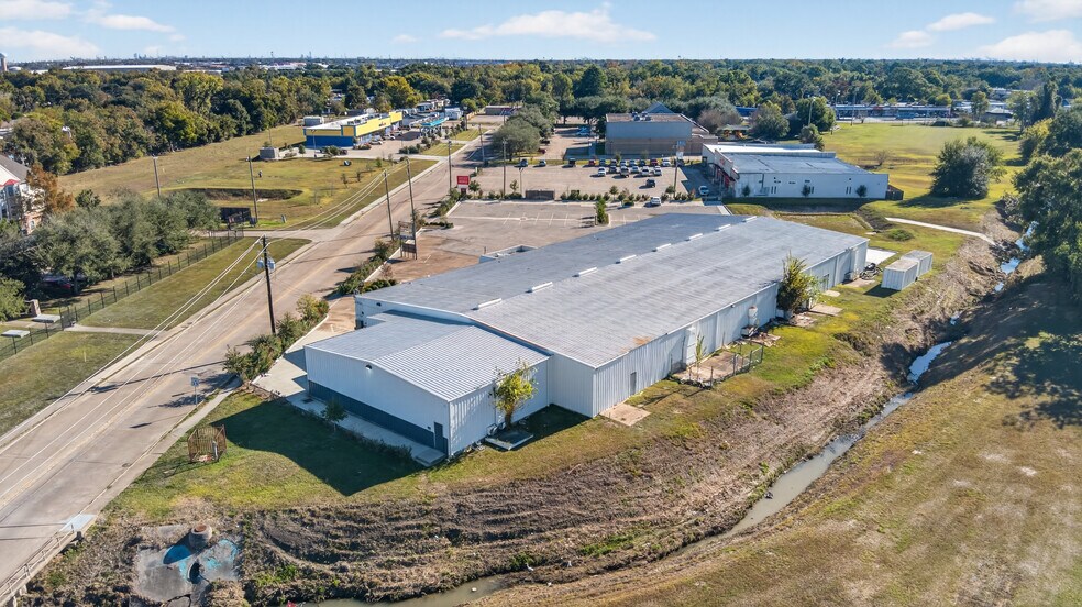 More Photos Of 2606 Cherry Brook Ln, Pasadena Warehouse For Sale