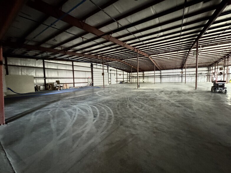 More Photos Of 1604 Regan Rd, Rock Falls Warehouse For Sale