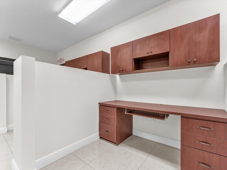 More Photos Of 2470 NW 102nd Pl, Doral Storefront Retail Office For Sale