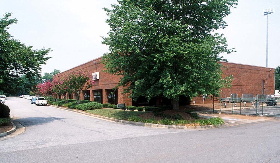 More Photos Of 1075 Old Norcross Rd, Lawrenceville Warehouse For Lease