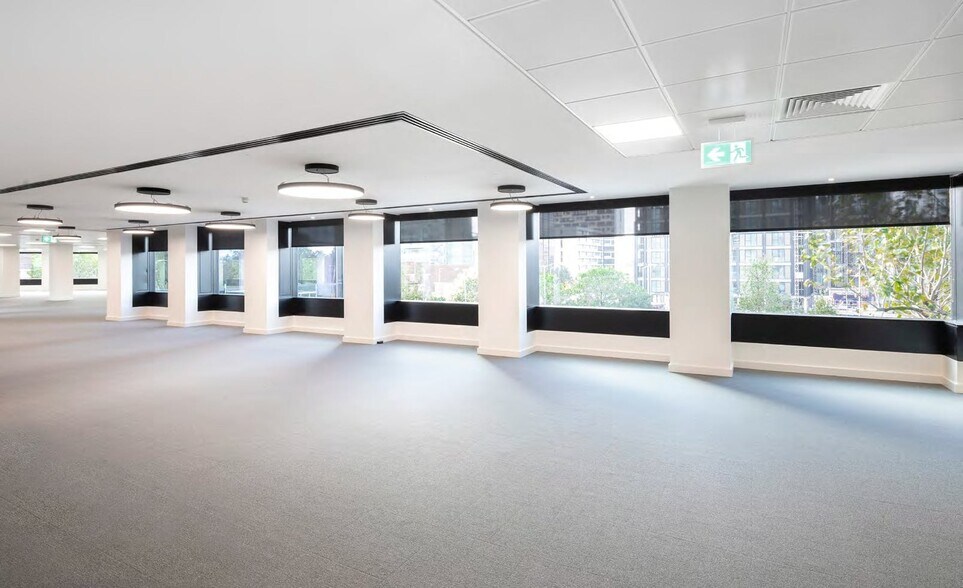 More Photos Of 69 Park Ln, Croydon Office For Lease