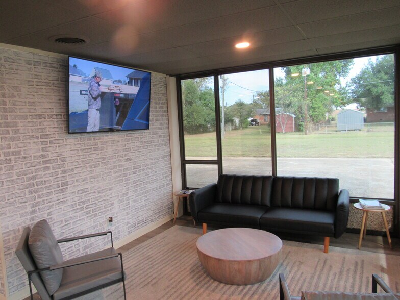 More Photos Of 127 Hemlock St, Columbus Office For Sale