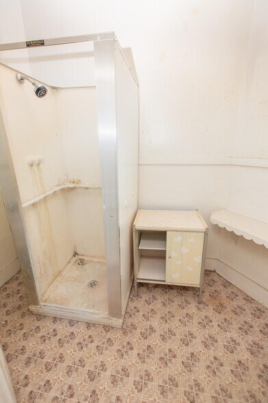 More Photos Of 219 Norris Ave, McCook Storefront For Sale