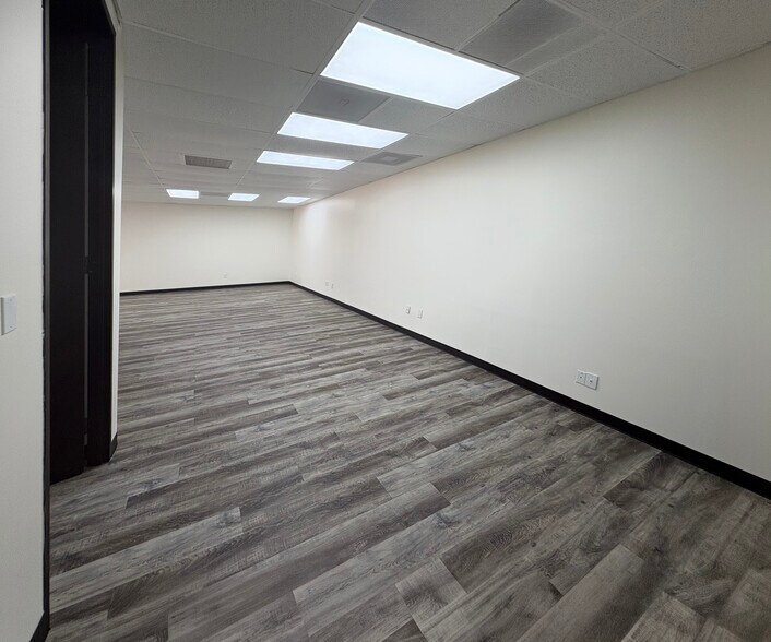 More Photos Of 4400 S Wayside Dr, Houston Unknown For Lease