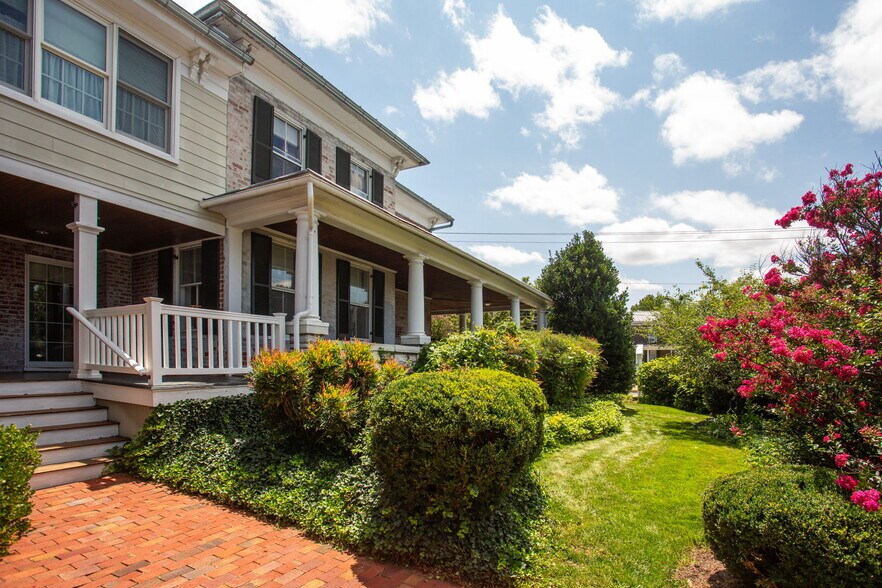 More Photos Of 510 E Market St, Harrisonburg General Retail For Sale