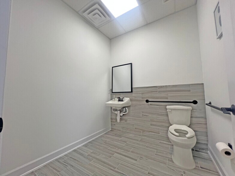 More Photos Of 26077 Nelson Way, Katy Light Distribution For Lease
