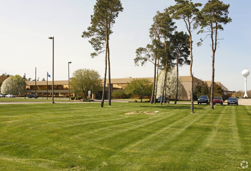 More Photos Of 12501 E Grand River Ave, Brighton Flex For Sale