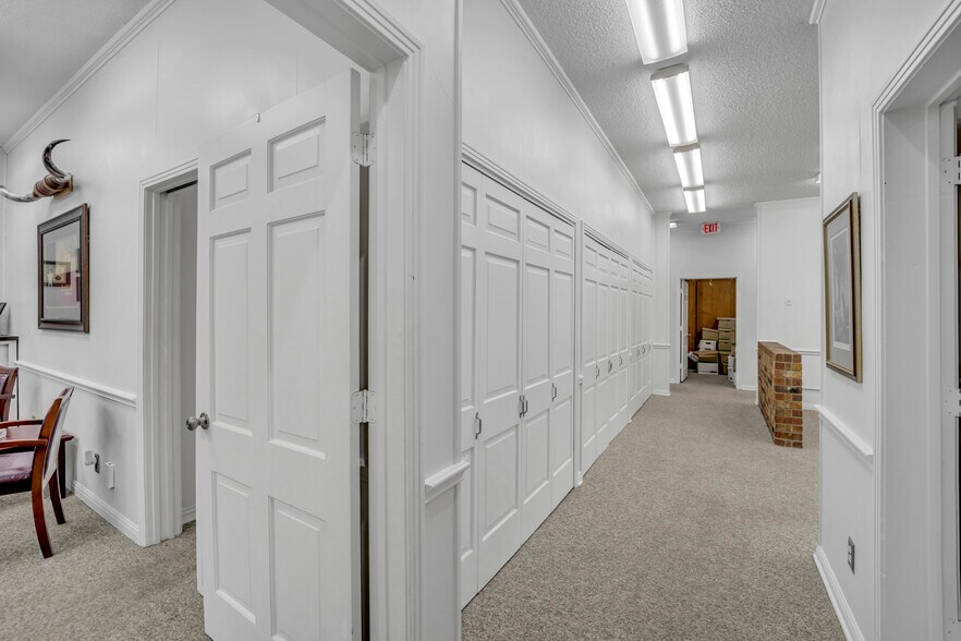 More Photos Of 721 W Abram St, Arlington Medical For Lease