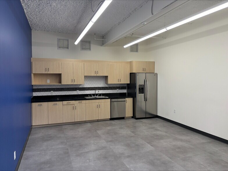 More Photos Of 1000 Kristen Ct, Vadnais Heights Distribution For Lease