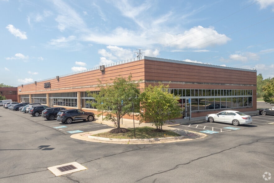 More Photos Of 14526 Lee Rd, Chantilly Showroom For Sale