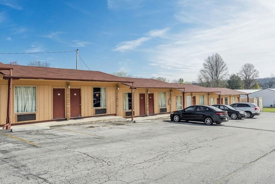 More Photos Of 1646 E Spring St, Cookeville Hotel For Sale