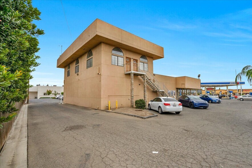 More Photos Of 1088 N Mooney Blvd, Tulare Freestanding For Lease