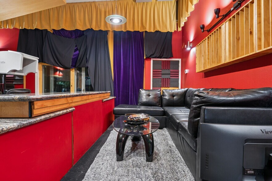 More Photos Of 825-829 27th Ave, Oakland Manufacturing For Sale