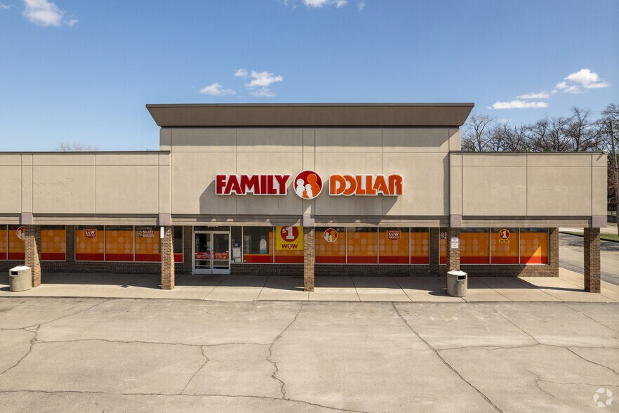 More Photos Of 6006-6144 N Wayne Rd, Westland General Retail For Lease