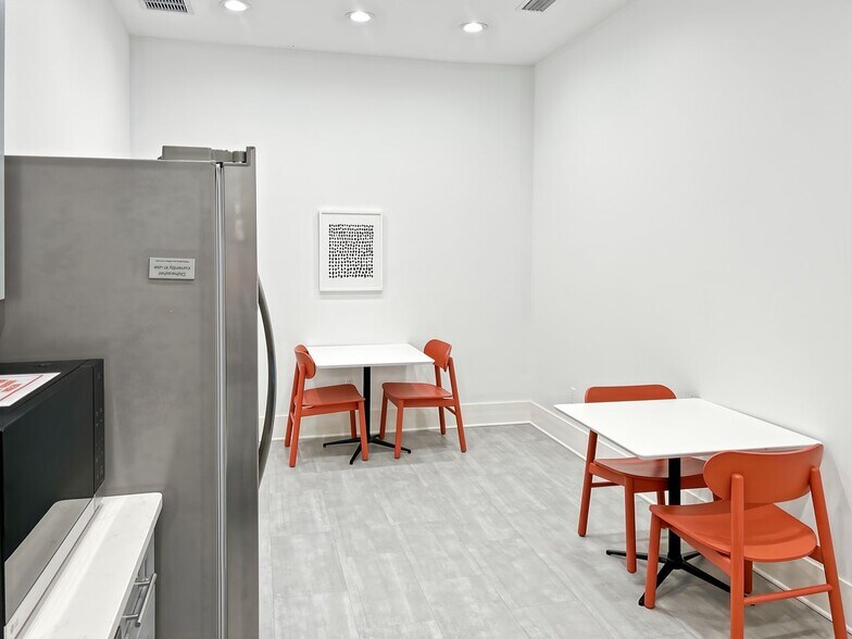 More Photos Of 10163 Fortune Pky, Jacksonville Coworking Space