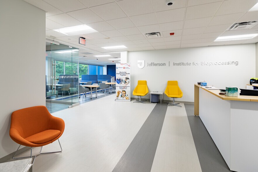 More Photos Of 727 Norristown Rd, Lower Gwynedd Research And Development For Lease