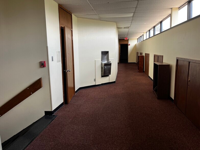 More Photos Of 7600 Woodrow Ave, Austin Schools For Lease