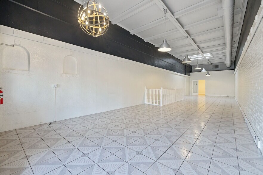 More Photos Of 143 E Tulare Ave, Tulare Storefront For Sale