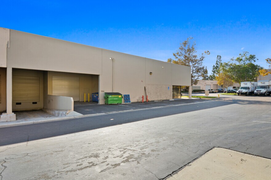 More Photos Of 350 E Crowther Ave, Placentia Warehouse For Lease