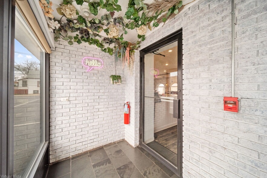 More Photos Of 7427 Roosevelt Rd, Forest Park Restaurant For Sale