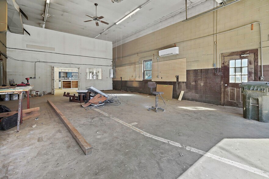 More Photos Of 43 E Colonial Hwy, Hamilton Restaurant For Sale