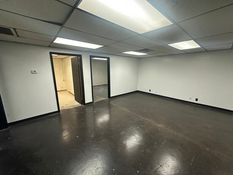 More Photos Of 2250-2266 Military Rd, Tonawanda Warehouse For Lease