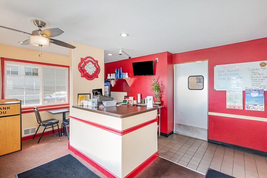 More Photos Of 9743 N Greenville Rd, Lakeview Restaurant For Sale