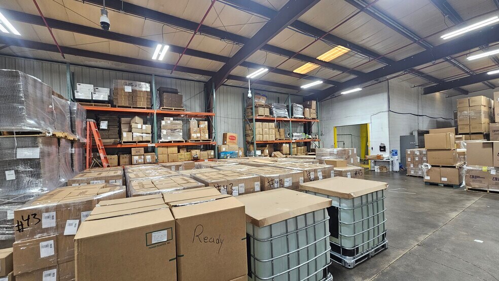 More Photos Of 1180 Atlantic Dr, West Chicago Warehouse For Lease