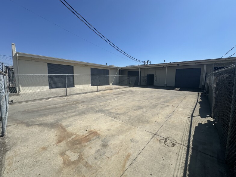 More Photos Of 1221-1225 E Ash Ave, Fullerton Warehouse For Sale