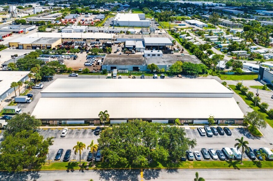 More Photos Of 1973-1981 10th Ave N, Lake Worth Beach, Lake Worth Beach Distribution For Lease