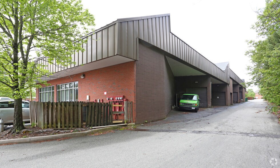 More Photos Of 519-525 Branchway Rd, North Chesterfield Light Distribution For Lease