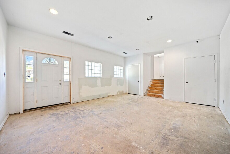 More Photos Of 341 Candler Rd, Atlanta Freestanding For Sale