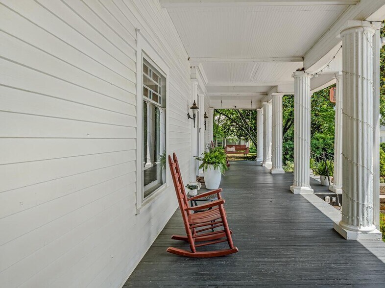 More Photos Of 252 Seavy St, Senoia Hospitality For Sale