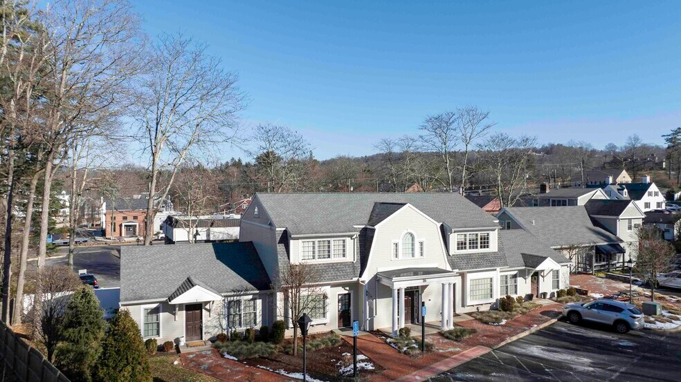 More Photos Of 1-3 Brick Walk Ln, Farmington Unknown For Lease