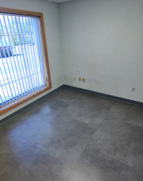 More Photos Of 923-931 Farmington Ave, Bristol Medical For Lease