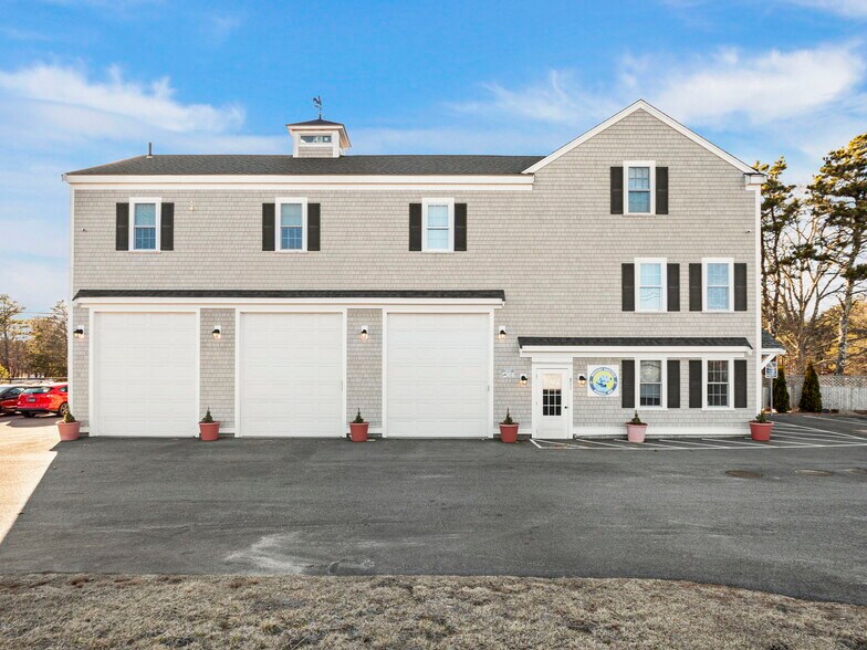 More Photos Of 311 Paddocks Path, Dennis Flex For Sale