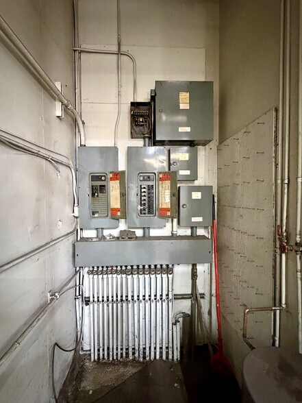 More Photos Of 2124 Us-9, Lake George Service Station For Sale