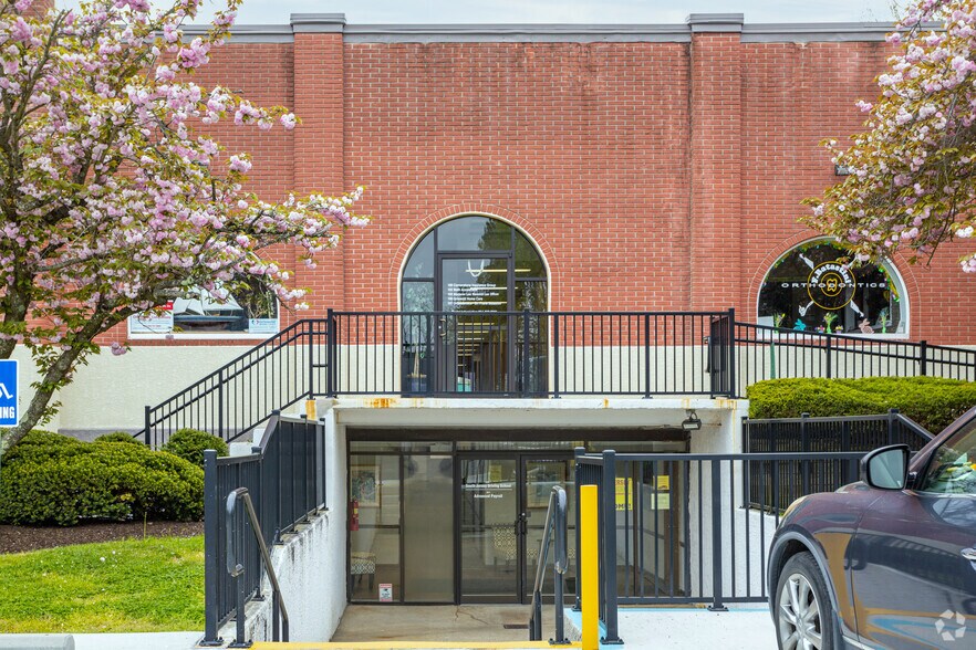 More Photos Of 300 Chester Ave, Moorestown Office For Lease