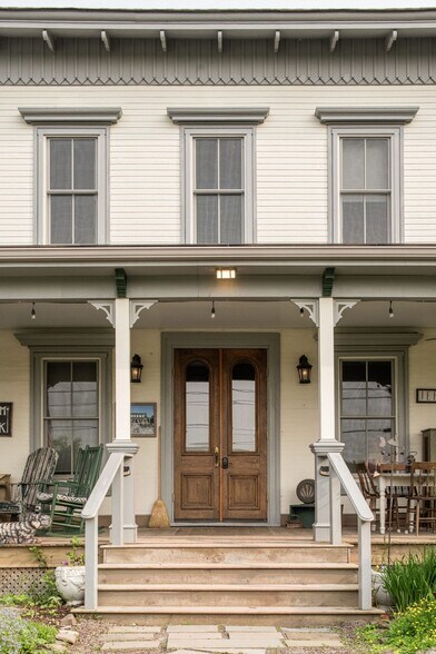 More Photos Of 102 Main St, Jefferson Hotel For Sale