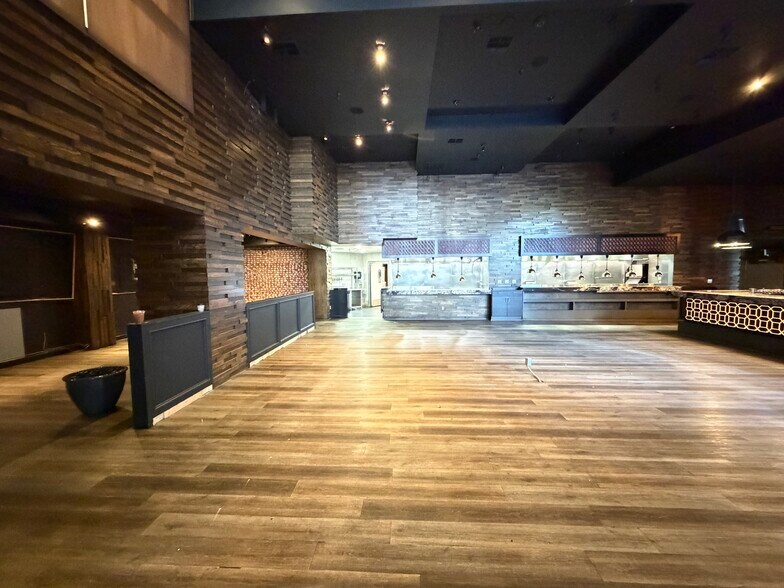 More Photos Of 800 W 6th St, Los Angeles Office For Lease