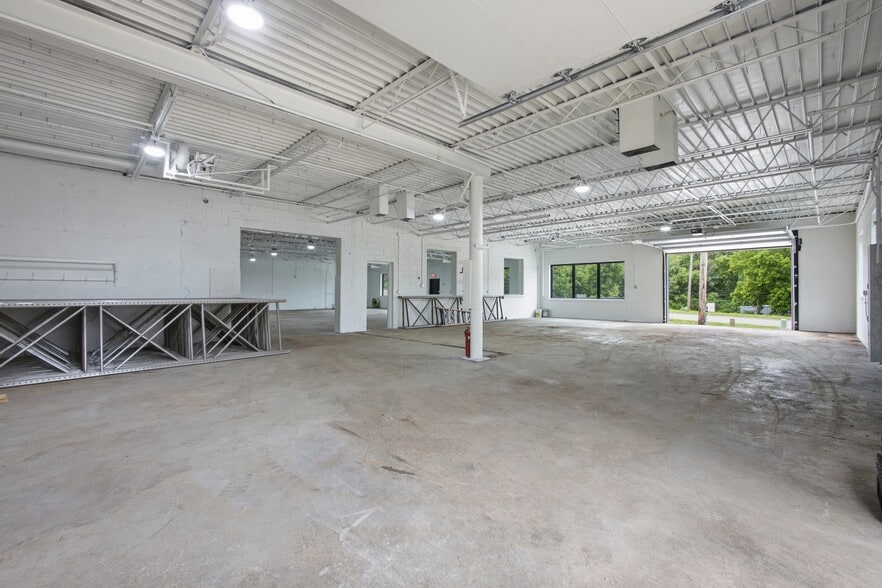 More Photos Of 5629 Raytown Rd, Raytown Industrial For Sale