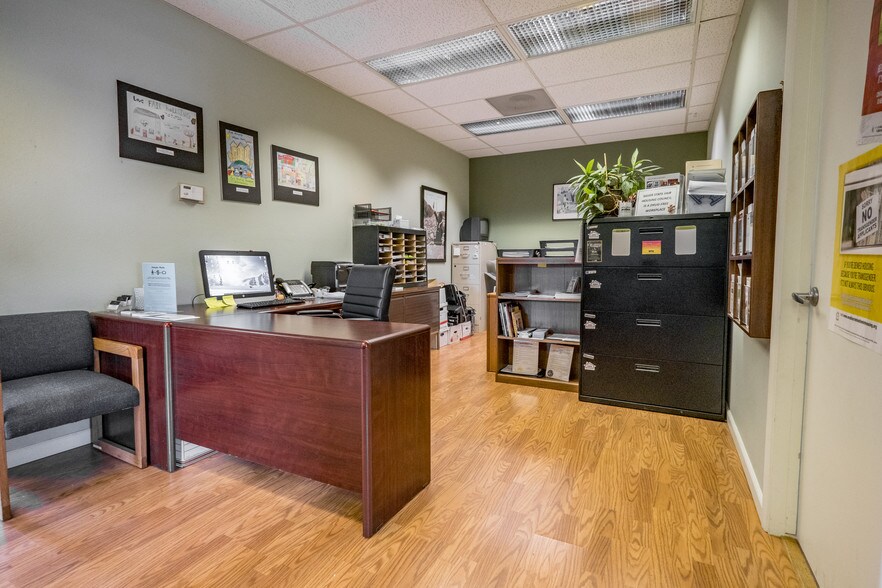 More Photos Of 110 W Arroyo St, Reno Office For Sale