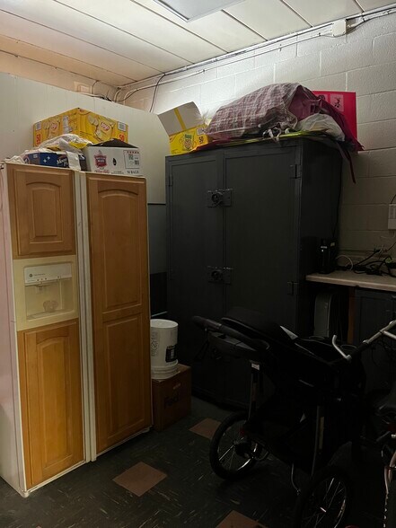 More Photos Of 20477 Van Dyke St, Detroit General Retail For Sale