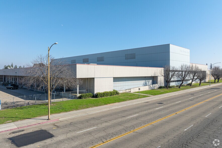 More Photos Of 1626 E St, Fresno Warehouse For Sale