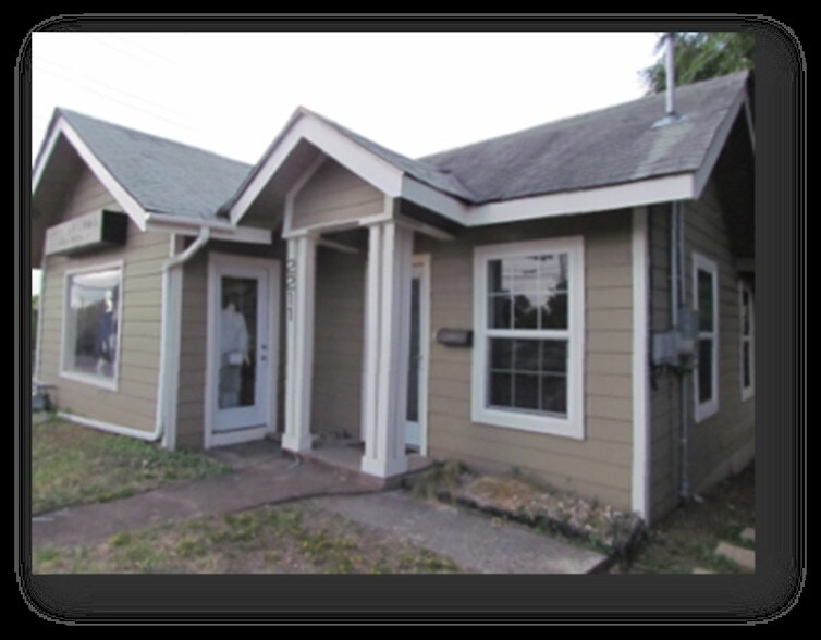 Primary Photo Of 2211 E 12th St, Austin General Retail For Lease