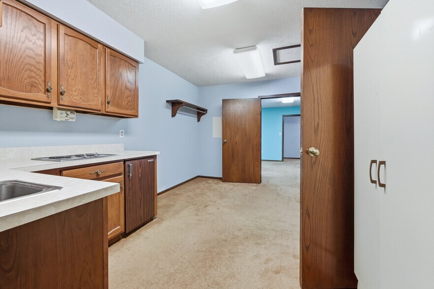 More Photos Of 3201 E Center St, Warsaw Office For Sale