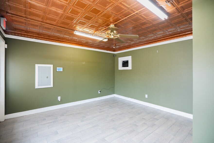 More Photos Of 2319 Main St, Waller Storefront For Lease